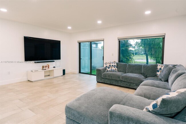 Building Photo - 19230 Bob-O-Link Dr