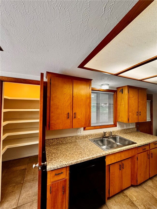 Building Photo - 9108 Bluff Dr