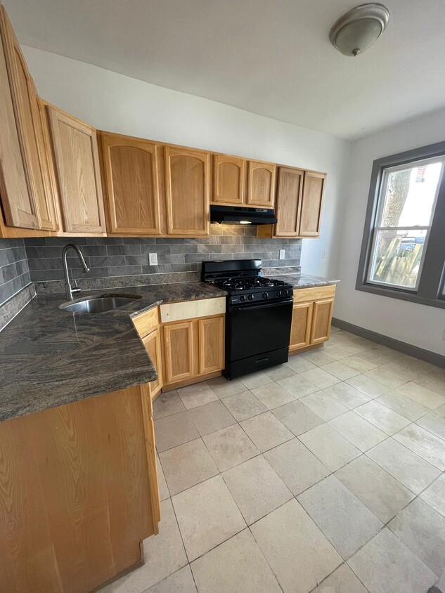 Primary Photo - 41 McAdoo Ave
