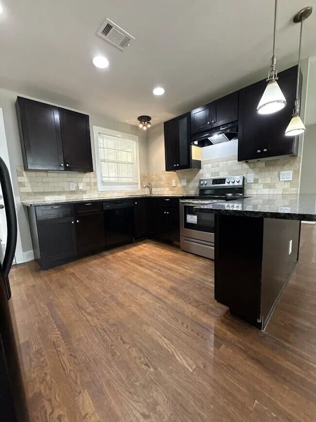 Foto del edificio - 2578 Rockcliff Rd SE