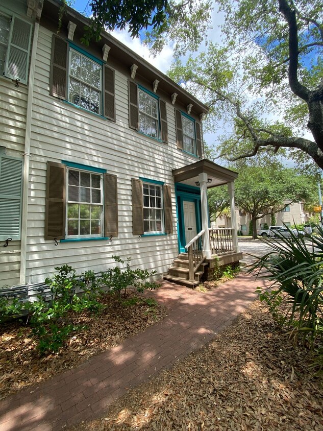 Foto principal - 1 bedroom 1 bath townhome near Forsyth