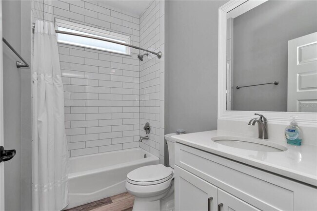 Foto del edificio - 4723 SE 25th St