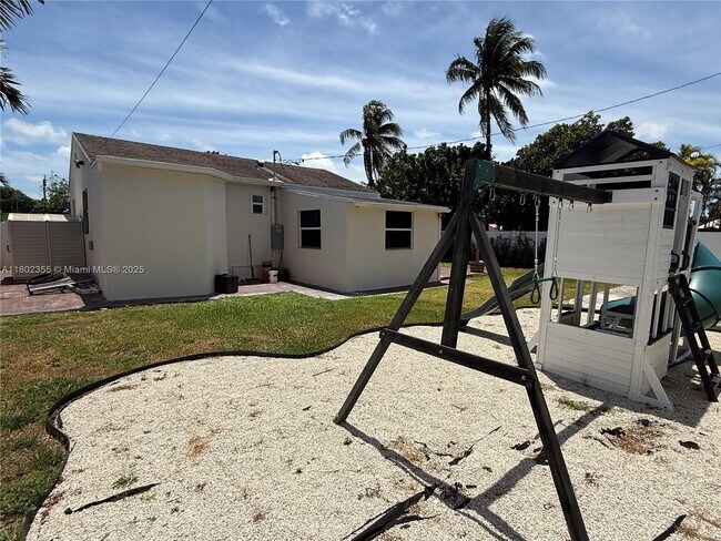 Building Photo - 6391 SW 39th St