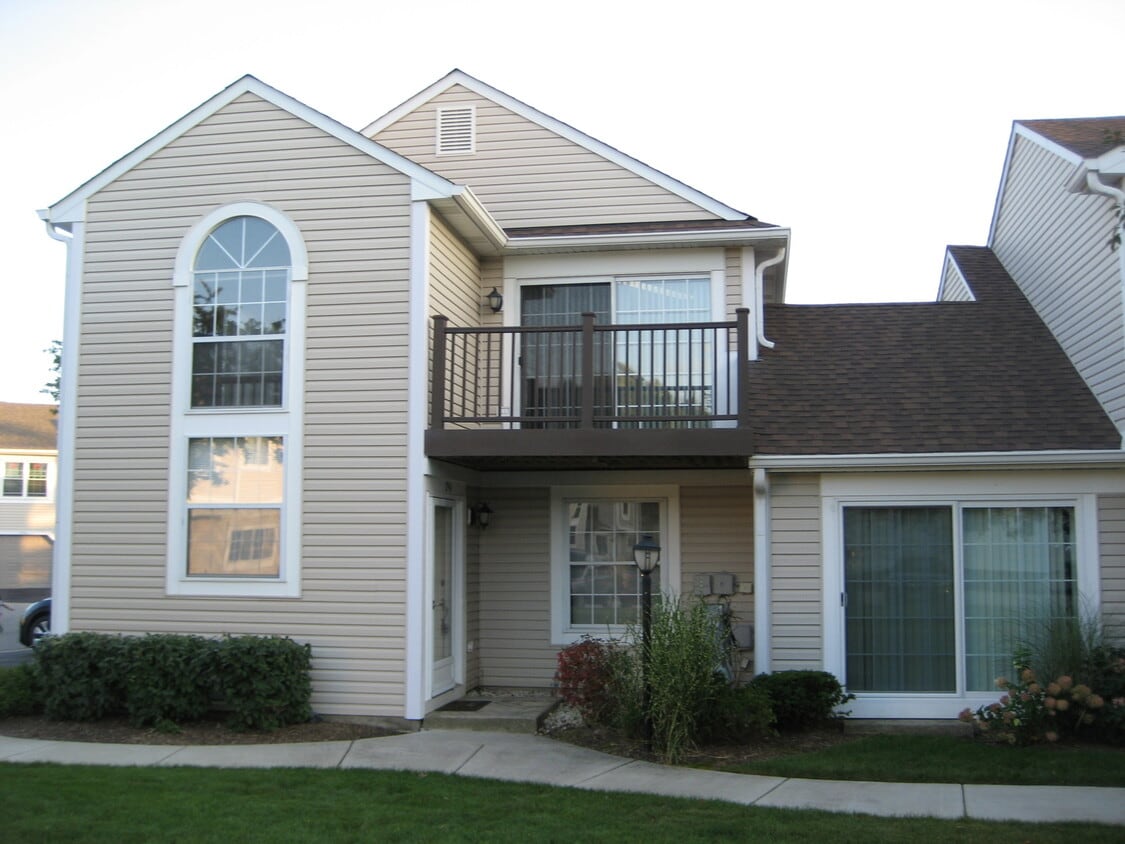 Primary Photo - 294 Le Parc Cir