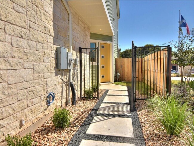 Foto del edificio - 9303 Cardinals Nest Ln