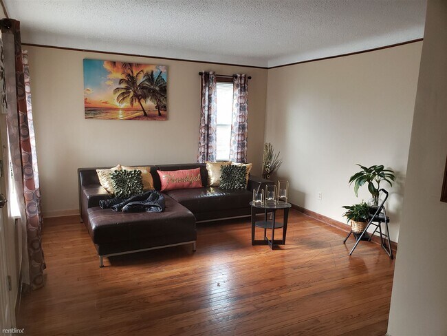 Building Photo - 3 br, 1 bath House - 14001 Edmore Dr