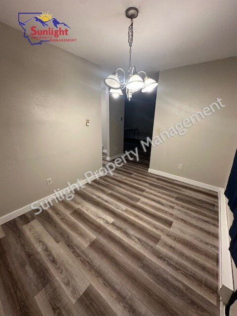Foto del edificio - 2 Bed 1 Bath Upstairs Apartment