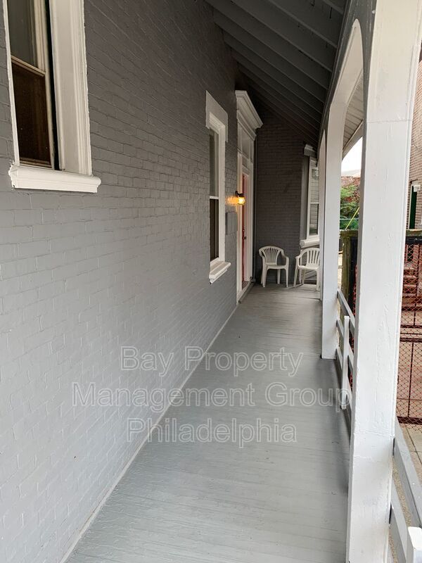 Foto del edificio - 1613 Dyre St