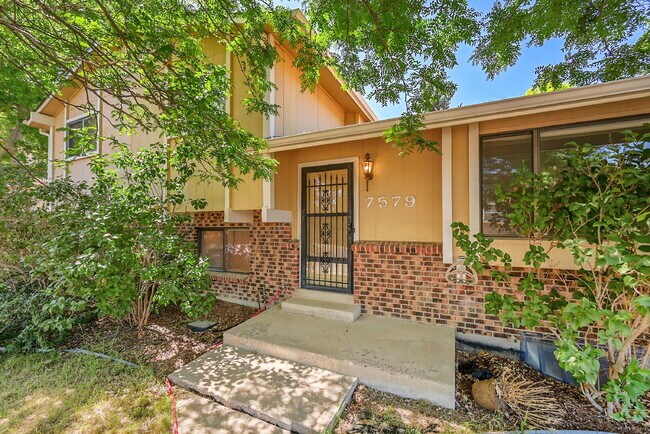 Foto del edificio - $3,100 - 3 Bed, 2.5 Bath Home in Littleton...