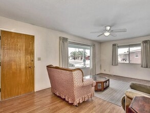 Building Photo - 323 N 55th St