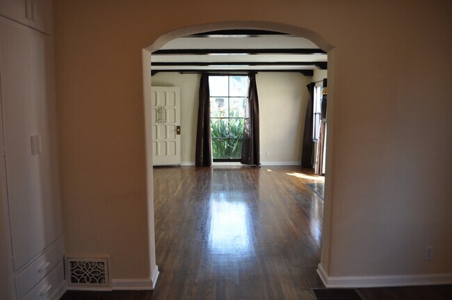 Foto del edificio - 1352 Masselin Ave