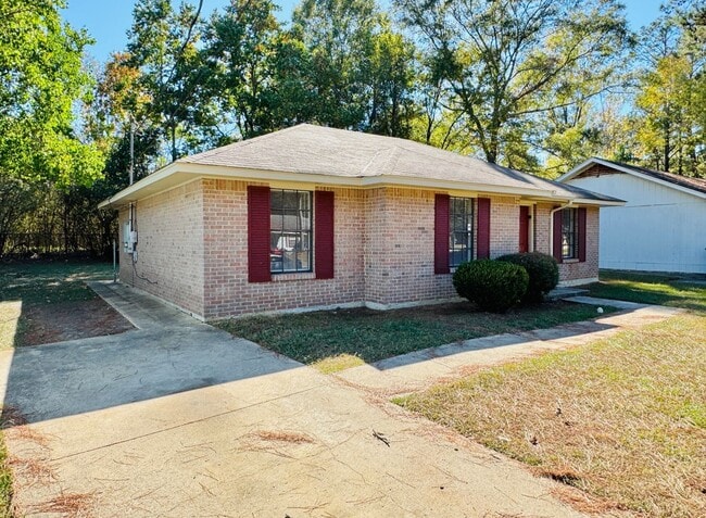 Foto del edificio - Classic & Cozy 3 Bedroom / 2 Bathroom Home...