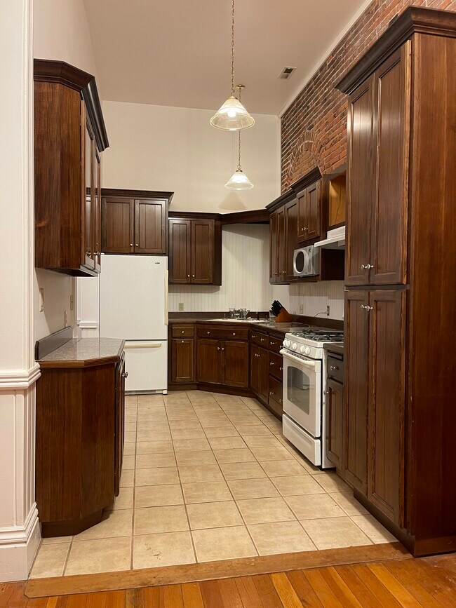 Building Photo - 327 1st Ave NW