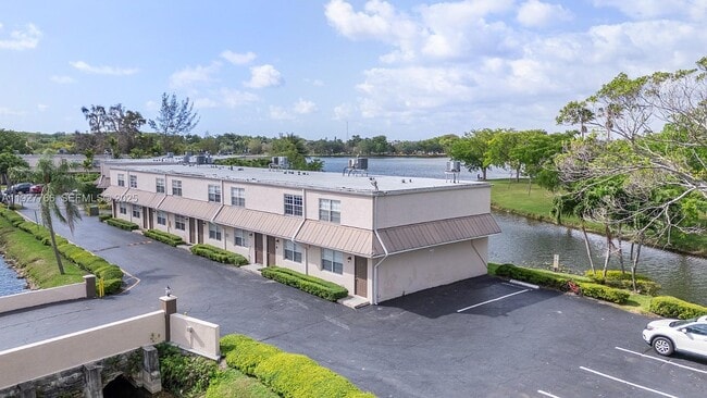 Foto del edificio - 4100 NW 16th Ave