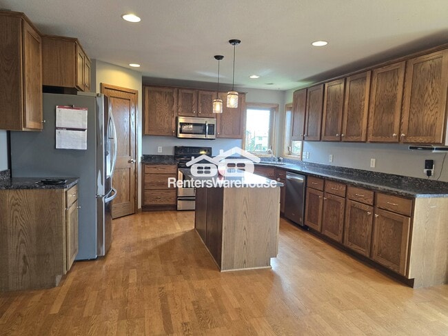 Building Photo - 930 Aspen Cir