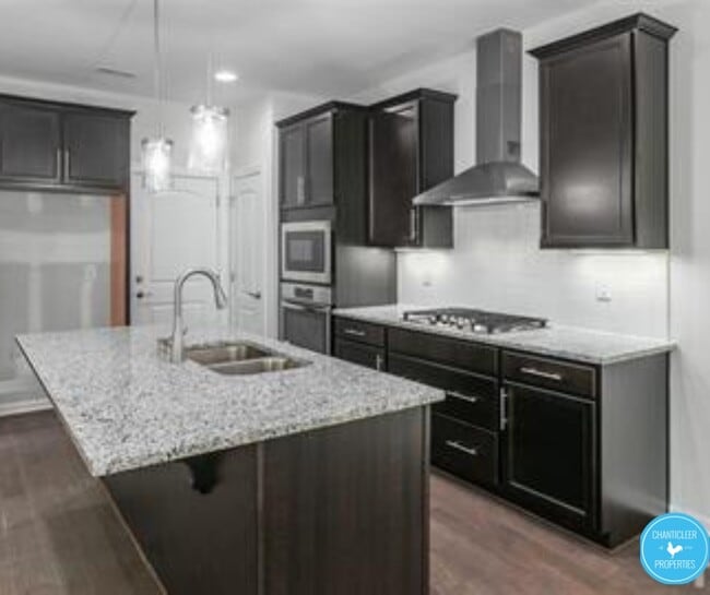Building Photo - 2034 Chipley Dr