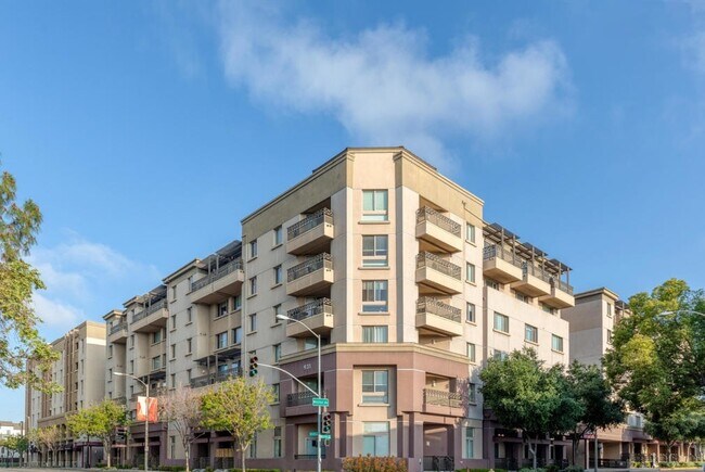 Foto del edificio - 931 E Walnut St