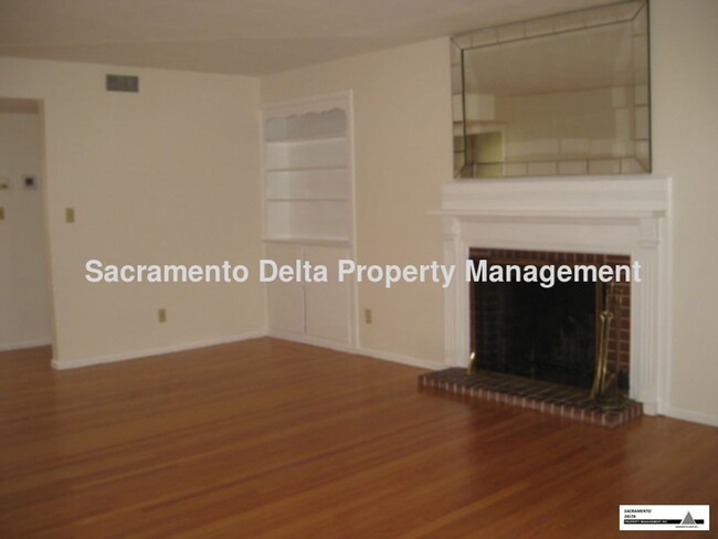Building Photo - 3 Bedroom S. Land Park Home
