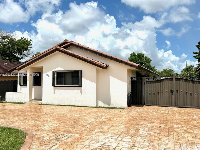 Building Photo - 2514 SW 138th Ave