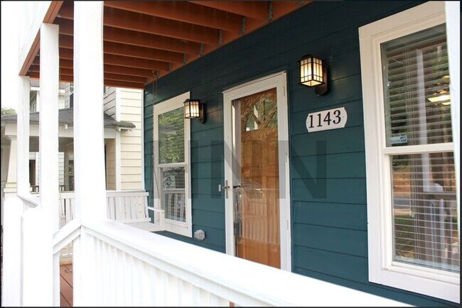 Foto del edificio - Bold and Blue in Pittsburgh Neighborhood