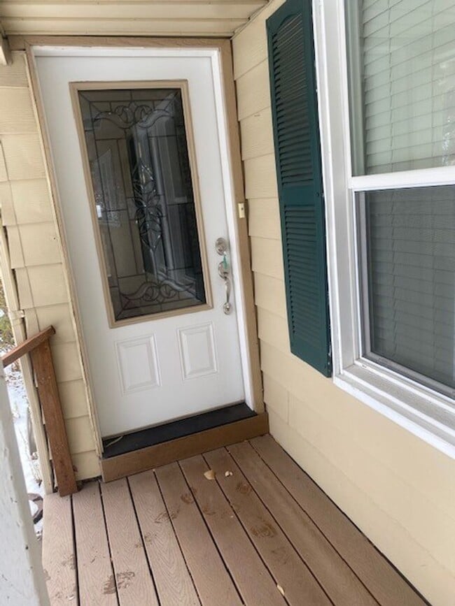 Building Photo - Larger 3 Bedroom 2 Bath House close to OIT and the Hospital