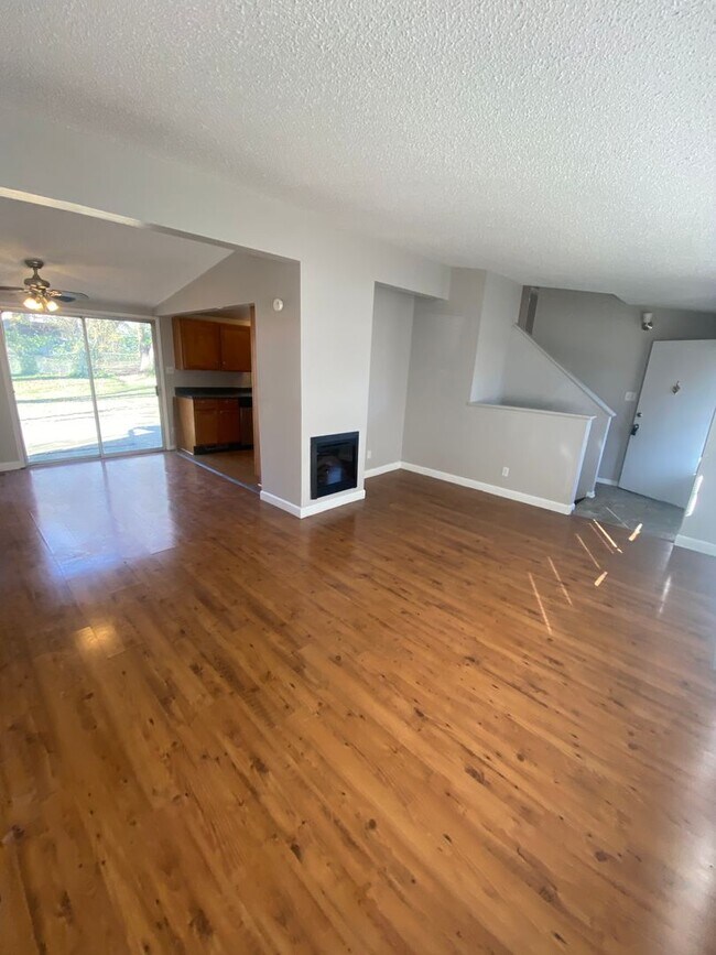 Foto del edificio - 3 Bedroom House - Southwest Topeka!