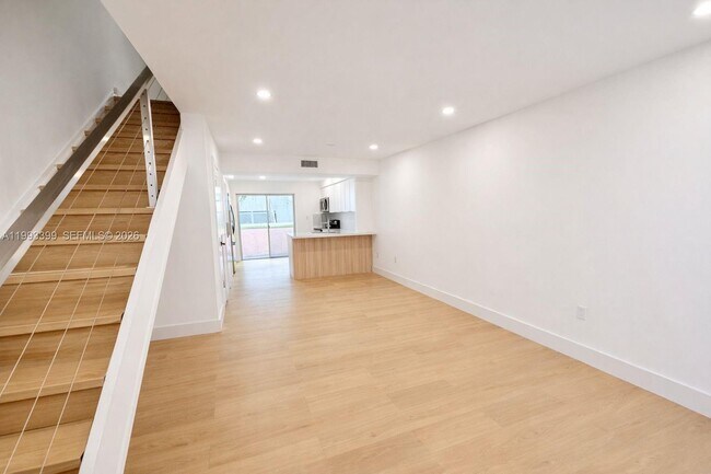 Building Photo - Michigan Avenue, Miami Beach, FL 33139 - 2 BR 1.5 BA condo