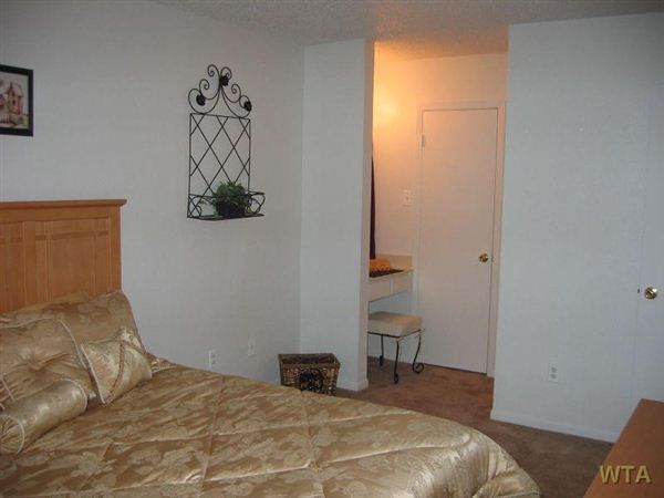 Building Photo - 8810 Tallwood Dr