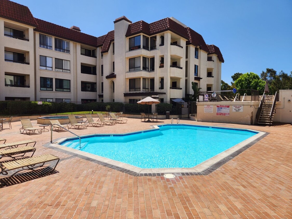 Primary Photo - 2 Bedroom, 2 Bath Condo in The Courtyards HOA