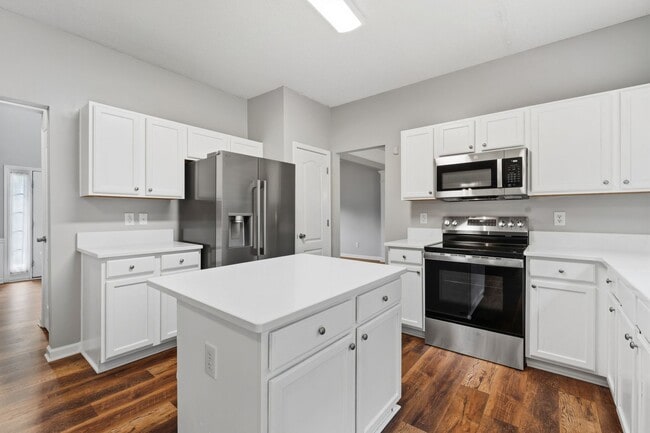 Building Photo - 405 Grassy Point Rd