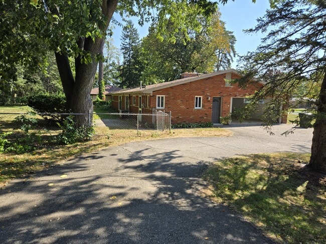 Building Photo - 240 Stark Rd