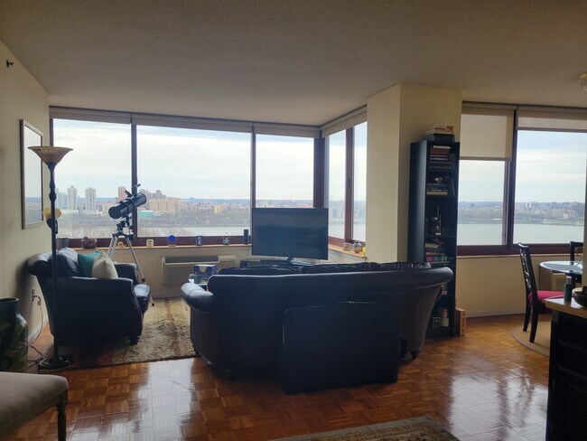 Foto del edificio - 100 Old Palisade Rd