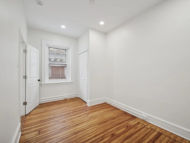 Foto del edificio - 236 Harvey St