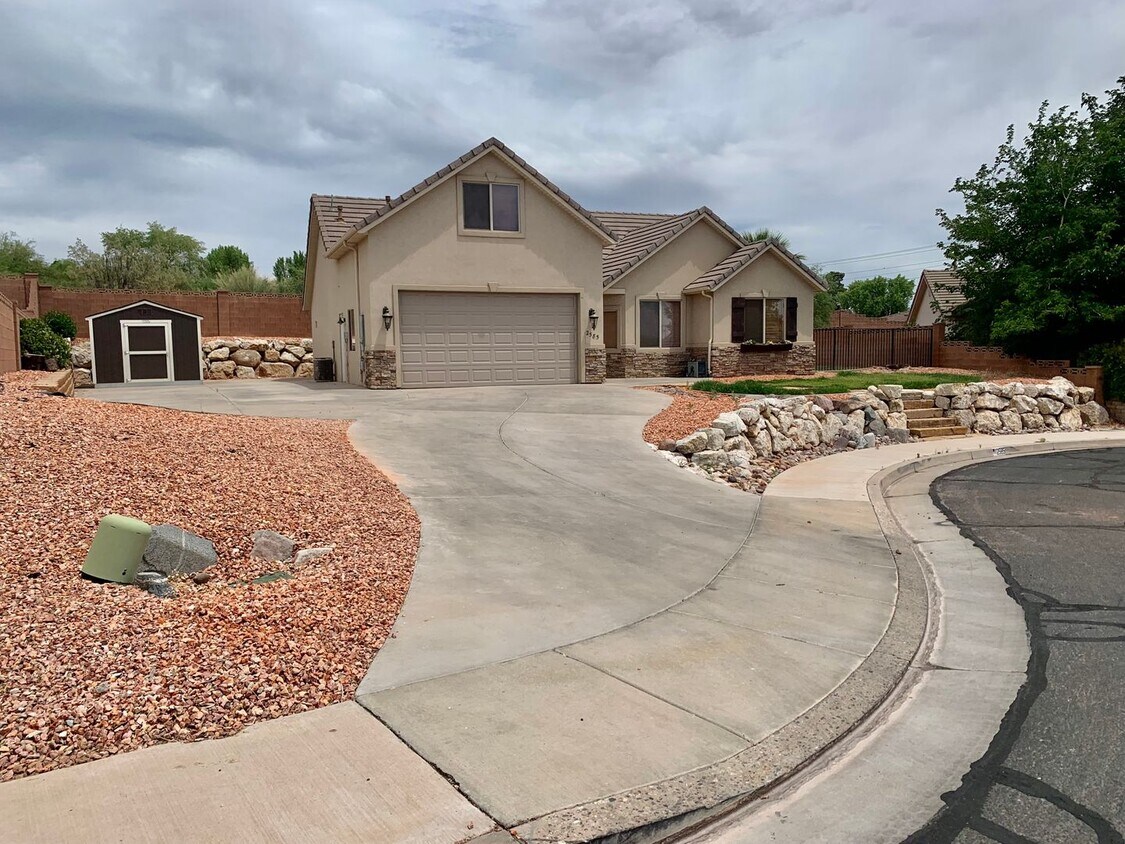 Foto principal - Pet-Friendly Four Bedroom Home with RV par...