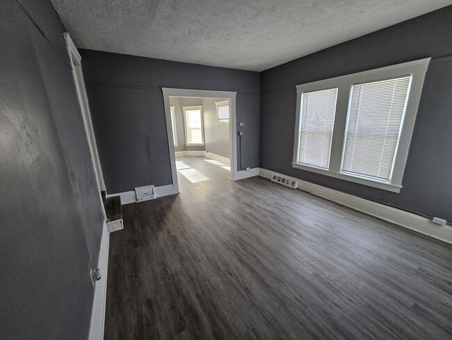 Building Photo - 2810 Woodbridge Ave