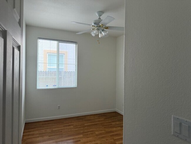 Foto del edificio - 4 Bed/ 3 Bath House