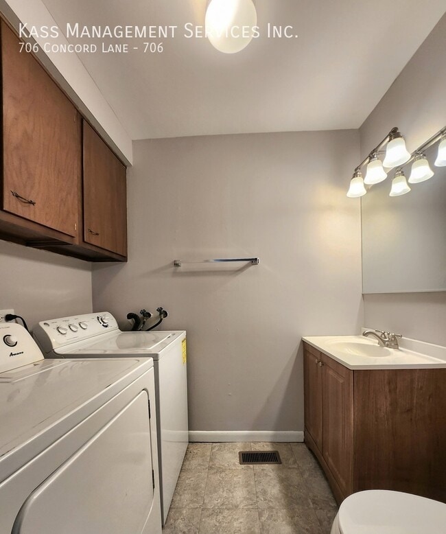 Foto del edificio - 706 Concord Ln