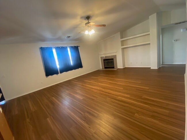 Building Photo - 3821 Ravine Ave
