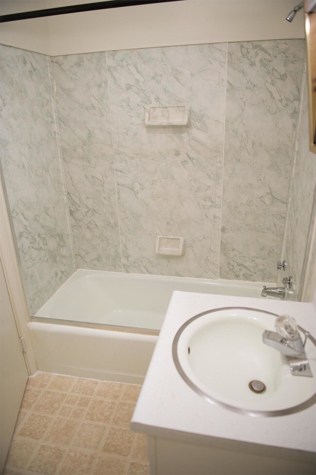 Foto del edificio - 1680 Driftwood Dr