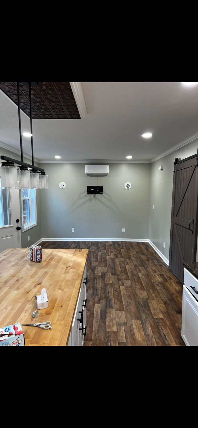 Includes everything internet electic heat a/c garbage outside maintenance.. just bring furniture - 289 Fox Trl