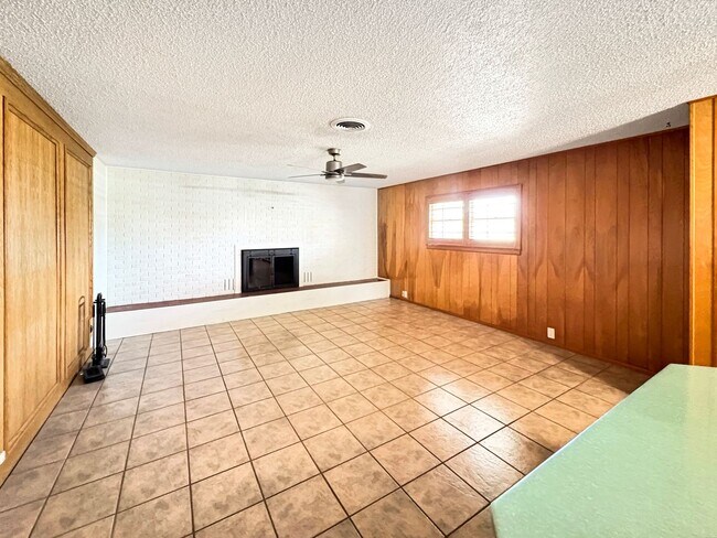 Foto del edificio - 1026 E Highland Dr