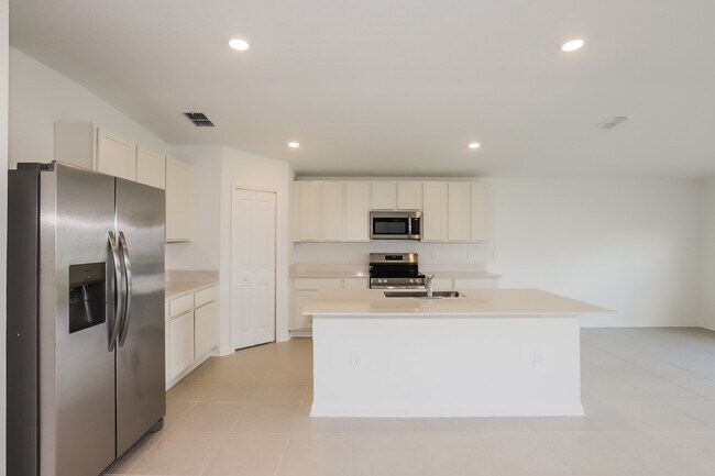 Building Photo - 2025 Marksman Rd