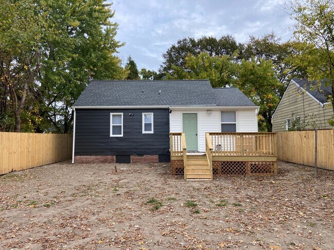 Foto del edificio - Recently Updated Two Bedroom Home Minutes ...