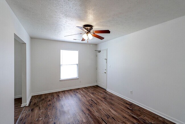 Foto del edificio - 8506 Standing Oak Dr