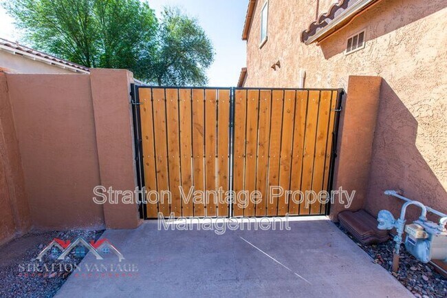 Foto del edificio - 1343 E Walnut Rd