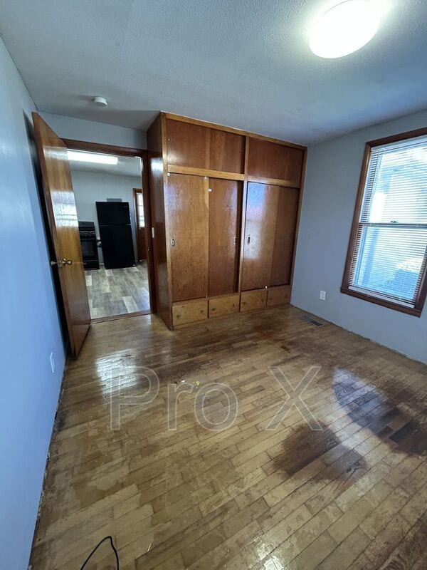 Foto del edificio - 311 E Kansas St