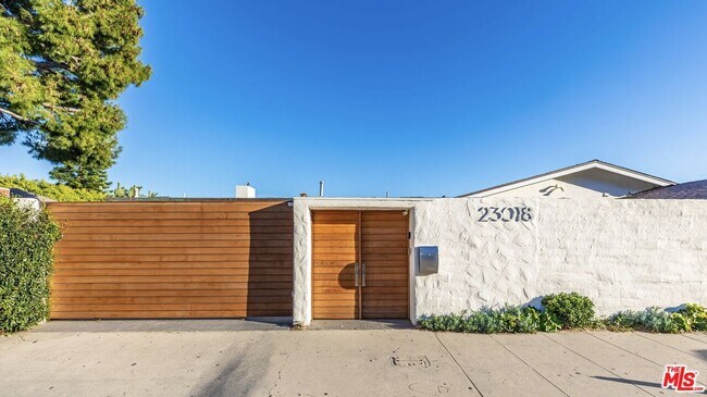 Foto del edificio - 23018 Pacific Coast Hwy