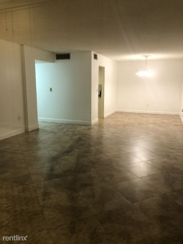 Foto del edificio - 6821 SW 147th Ave