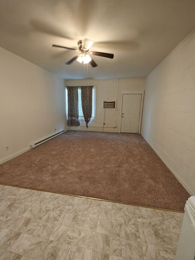 Building Photo - one bedroom apartment