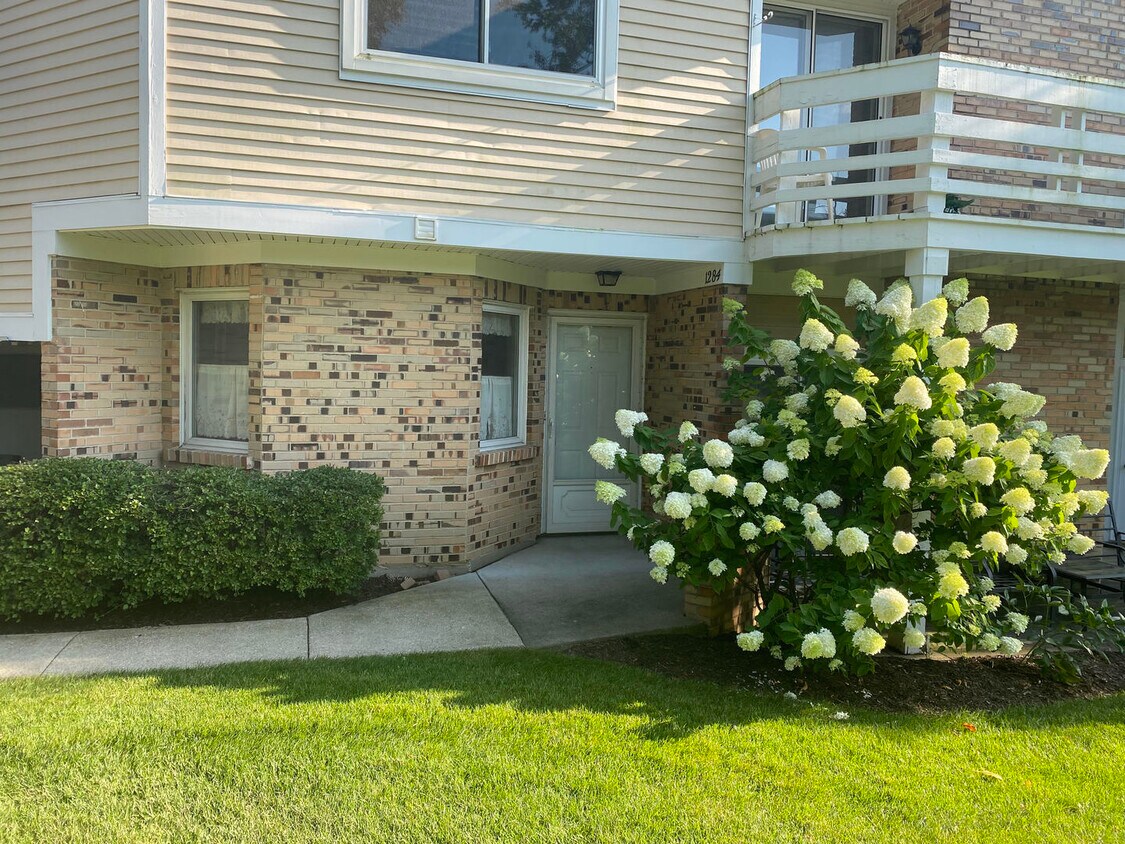 Primary Photo - 1284 Ranchview Ct